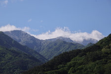 [사진뉴스] 지리산, 오뉴월 서리도 아니고 눈이?