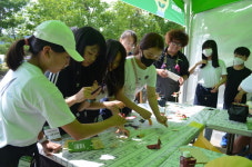 학교 밖 거리·공원서 기후위기 대응 목소리 높인 학생들