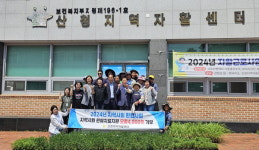 산청지역자활센터 농작물 모종·국화 묘목 전달