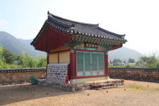 희귀식물·멸종위기종 쉬는 사이 물·사람·기차 흐르더라