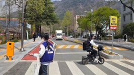 국립창원대 차량 정문 통행 제한에 학생 보행권은 개선
