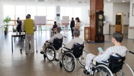 거동 불편 김해보훈요양원 어르신들, 대통령선거 거소 투표