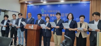 김해시 현충일 기념식 때 롤케이크·카드 전달, 선거법 위반 논란
