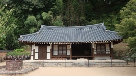 부자 탄생 바위 전설 현실 되었건만…재벌 형성 과정 뒷맛 씁쓸