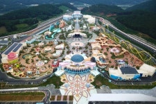 겨우 개장한 로봇랜드 테마파크도 고전... 2단계 사업 불투명