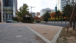 녹지 없애고 진입로…창원 대형 생활형숙박시설 특혜 논란