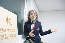 동료도 관객도 신난 경남 연극판 막이 올랐다