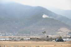 [밀양 산불-24일 오전 9시 30분 기준] 진화율 85%…연무로 헬기 운용 어려워