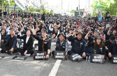 [사진 뉴스]  열사 정신 계승하자!... CU진주물류센터에 운집한 노동자들