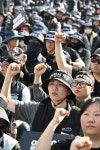[사진 뉴스]  열사 정신 계승하자!... CU진주물류센터에 운집한 노동자들