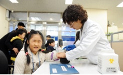 “아~ 주사는 너무 무서워요!”