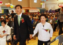 충남도, 초등학교 스승 만난 안희정 지사