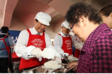 IBK, 안산에서 ‘사랑의 밥차’ 무료급식 활동