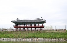 경인아라뱃길, 물류의 허브로 거듭날 것