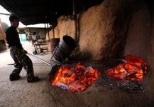 뜨거운 게 반갑다! 산청 황토가마 참숯제작 한창