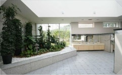 “화장실도 문화...사회의 거울 공중화장실”