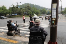 군포시, 횡단보도 안전보행 버튼 설치로 교통안전 개선