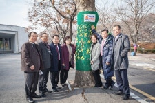안양시의회, 안양예술공원 털실옷 입힌 가로수 찾아