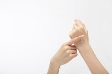 향기로 개성을 표현하는 시대...향수 DIY부터 기분 따라 골라쓰는 핸드크림까지
