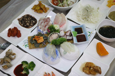동명항 부근 속초·고성맛집 비치대게직판장, 벚꽃축제와 가족여행지로 추천