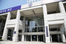 부산시, 폐지 줍는 어르신들게 안전장구 무상 지원