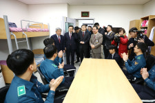 “즐겁고 따뜻한 설 보내세요”