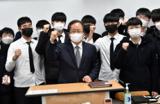 김석준 교육감, 수능시험 열중 고3 학생 격려