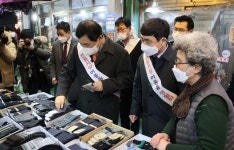주낙영 경주시장, 설 앞두고 전통시장 방문
