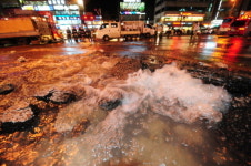 아주대 삼거리 상수도 파열 물바다