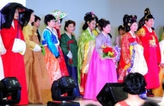 한복 모델 인천시장 잘 어울리나요