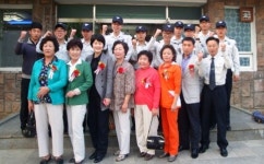 가평서, 전·의경 어머니회원에게 카네이션 달아주기 행사