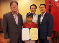 의왕농협, 야구선수 꿈 부곡초 김선승군에 장학증서