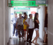 사람들로 붐비는 운전면허시험장