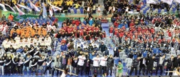 10구단 수원유치! 추위도 녹인 경기의 열정