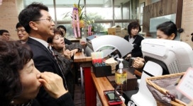 동구, 민원실에 자활근로자들 운영 북카페 개점