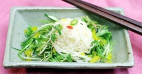 [류현미의 우리음식 맛보기]돌나물비빔국수