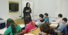 높은 영어 문턱 차별화된 공교육으로 넘는다