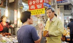 뚜벅이 시장 민심 대장정 골목골목 마음을 열다