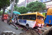 부천서 시내버스 차량 7대 들이받아 운전자 등 9명 부상
