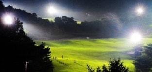 대낮같은 골프장…전력난은 남 얘기