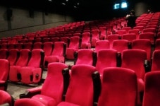 수원의 명물 중앙극장 4년 만에 다시 시민 품으로…