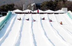 튜브썰매ㆍ짚라인 함께 즐겨요… 김포 사계절눈썰매장 개장