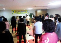 수원시생활체육회, 광교 경로당에 운동용품 전달