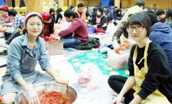 김치 담그며 가족의 정 오순도순 나눴어요