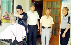 보산동새마을협의회, 싸리말경로당 찾아 이·미용봉사