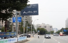 혈세들여 오히려 칙칙하게… 시민들 보기도 싫어요