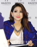 [경기포토] 씨엘, 팬들에겐 언제나 상냥하게