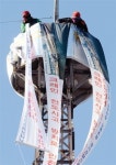 크레인 추락 해양오염… 인양 뒷전 한심한 책임공방