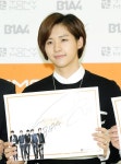 [경기포토] B1A4 팬사인회 신우, 팬들 향해 꽃미소 발사