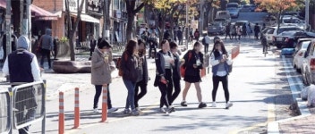 설마 내가? 아찔한 무단횡단…  '사망사고 지름길'